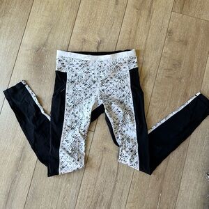 Lulu lemon // leggings with pockets